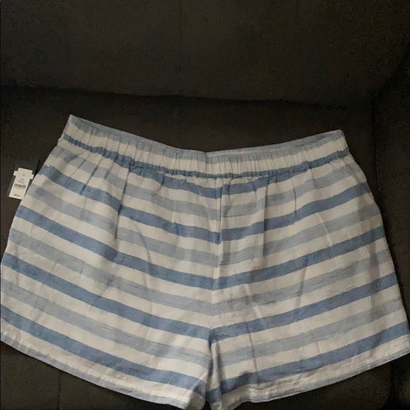 Crown & Ivy shorts - Picture 3 of 3